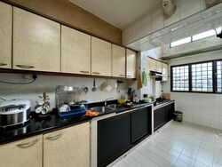 Blk 579 Hougang Avenue 4 (Hougang), HDB Executive #467567771